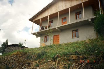 sarıkızın balkon sefası