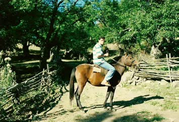 Kediyel Mahallesinden Bir Görünum / Corakli Köyü / 1993