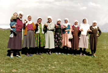 annem ve ablam ayşe cicek necla cicek cengelek yaylasi
