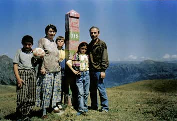 Eniştem Yilmaz Özisik, Ablam ve Yegenim Serkan Sinirdalar