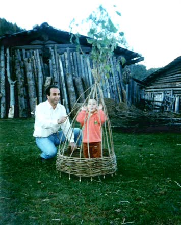 1997-Kardeşim Sener ve Oglum Baris sepet örüyor