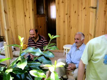 Eski muhtarimiz Süleyman Altunal sagdaki ve Eniştemiz Turan Yıldız