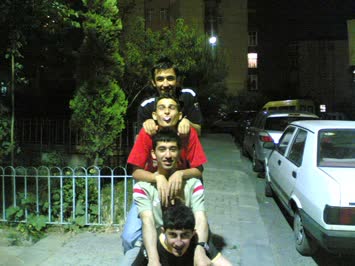deli tayfa saat gece yarısı 03:00