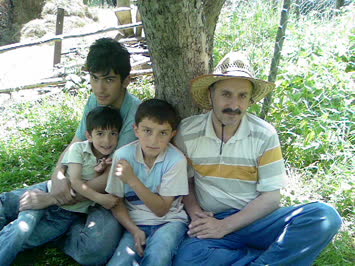 Yener Yazar ve cocuklar