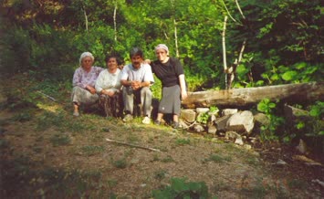 cuvarepta;annem,saliha teyzem,meliha teyzem ve bilgihan dayim...