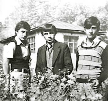 Soldan sağa Kadir Ben Bülent / 1973 Kazım Karabekir İlköğretmen Okulu / Cilavuz