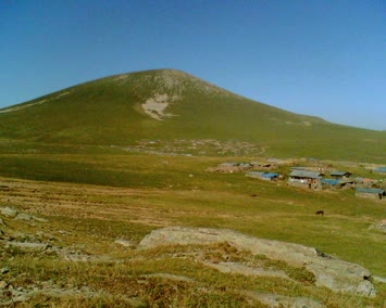 Cankelek Yaylasindan Ziyaret Tepesine Bakis 06/08/2006 Mustafa ZENGiN
