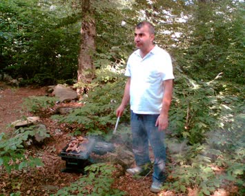 Ali Zengin Izgara Başında 13/08/2006 Mustafa ZENGİN