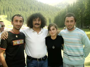 sahara festivali. ben sağdaki murat taban