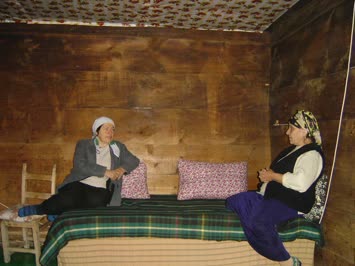 Fermiye KOSAR (Yengem) Müferiye KOSAR (Halam) Muhabbet Ederken