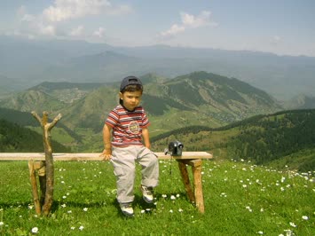 BAHADIR(Asagiki yaylanin sirtinda)