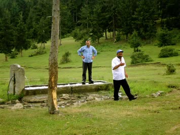 Aytekin ve Turgut Nahsitte....... dan su icerken