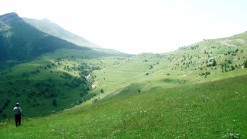 Bu mevsimde buralar böylemi olurdu acaba bu adam bu durum karşisinda gecmişimi düşünüyor dersiniz