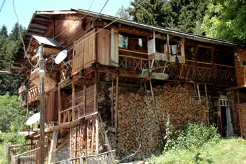 Nusret Karanin Evi Cugazelar