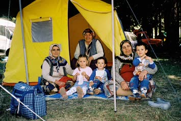 Sahara festivalinde Annem Gülsen; teyzemiz Hükminaz; 2.Annem Fikrinaz özdemir ve bizim cocuklar