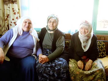 38 YIL SONRA ANNEMiN KOMSULARLA BULUSMASI