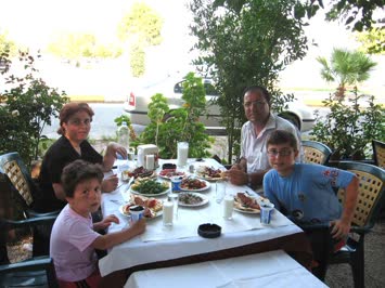 eşim ve çocuklarımla beraber