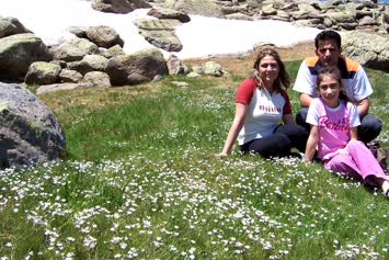 Yayla Kar ve Cicekler Bir Arada