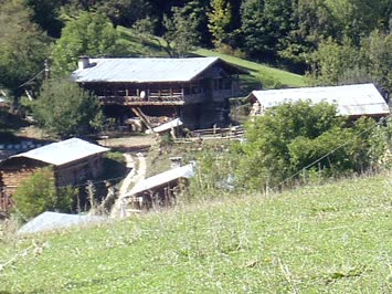 NEJAT ENİNAĞAOĞLU NUN EVİNDEN BİR GÖRUNÜM