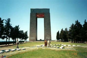 ÇANAKKALE-ŞEHİTLİK ABİDESİ,ÖNÜNDEYİZ-Nihat KAYA/Emekli