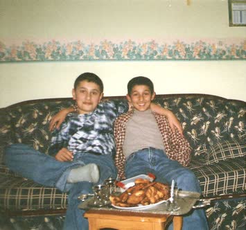 solda ben burak ve arkadaşım emre