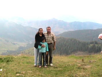BERFİN NUR,ELİF VE YÜKSEL TEMUR(ŞAVŞAT SAHARA-2006)