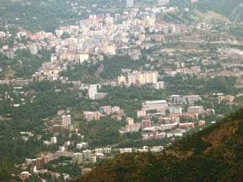 karşı şavşat yolundan artvinin görünümü