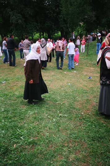 Neney teşi oynuyor