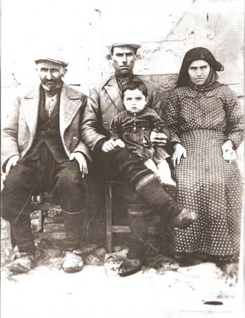 behruz dedemiz,oğlu hüseyin yılmaz (dedem)gelini fatma yılmaz(nenem) ve torunu (merhum babam)asım yılmaz.1936