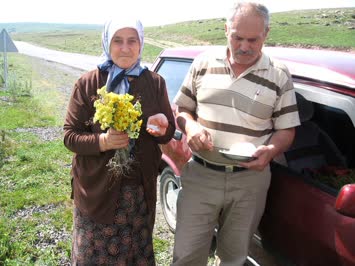 annem ve babam  rakım 2640 bir elde nego bir elde kar var