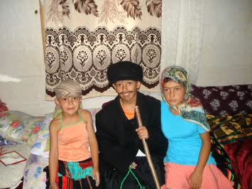 AĞA ARDA VE HANIMLARI