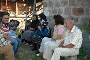 Mihriban Nenenin Evinin Önü