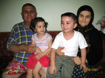 ENSAR-GÜNEVVER BÜYÜK TORUNLARI ÖZKAN VE BERCE İLE BİRLİKTE