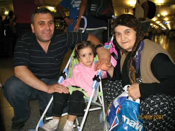 SOLDAN SAĞA BÜYÜK KARDEŞİM ÖZKEMAL-YEĞENİM BERCE VE ANNEM GÜNEVVER BÜYÜK
