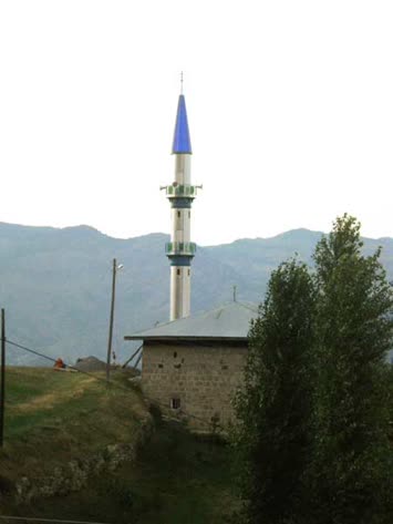 yeni minare arpalı cami