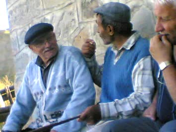 gurgun evlada kim galiyer kesin oni tartişiyerlar :))