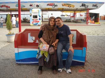 ANNEM KÜÇÜK OĞLU ÖZKANLA BİRLİKTE