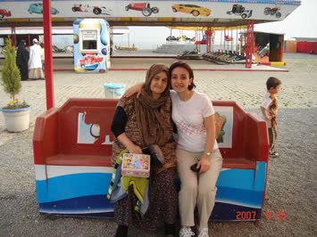 ANNEM GÜNEVVER BÜYÜK KÜÇÜK GELİNİ FERYAL İLE BİRLİKTE