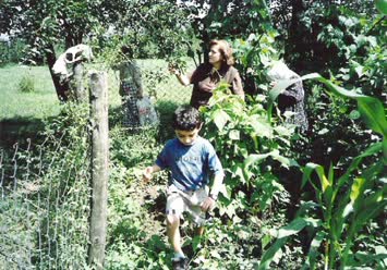 Köyümü seviyorum,ağaçlık meyvelik,sebze ve mısırlar ve yeşillik daha ne olsunki,eşim kontrolde-Nihat KAYA-20.11.2007