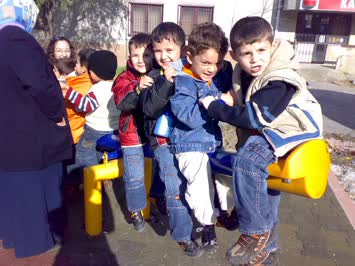 Tugay ve Ömer arkadaşları ile