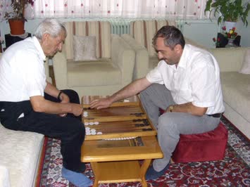 Baba oğul,iddialı bir tavla maçında-01.12.2007