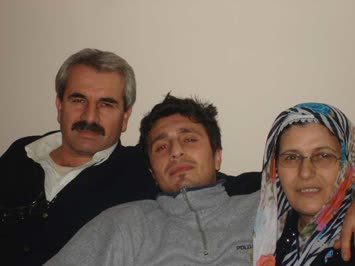 1982 ÇİFTLİK duğumluyum....bursada hayatımı surdurmekteyim..ÖZ@ÜR YENİ