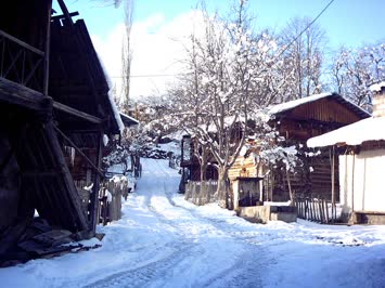 Köyün İçinde Kar