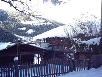 ENİS YETERİN EVİNDEN GÜZEL BİR KIŞ MANZARASI