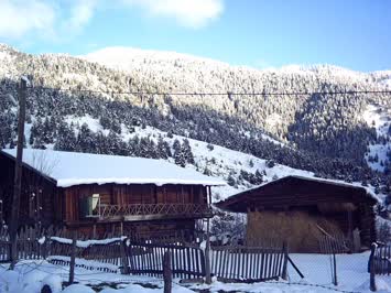 ENİS YETERİN EVİNDEN GÜZEL BİR KIŞ MANZARASI