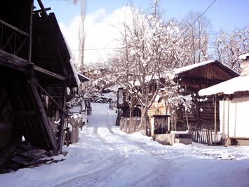 Emin Yeterin Evinden Çıkış