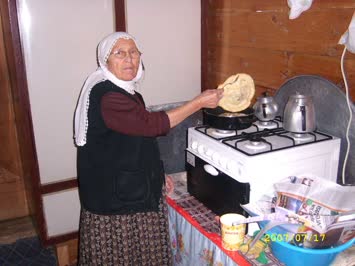Neney Torunlara Bişi Bişiriyer