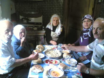 ANNEMLERLE HAKO BİBİLERDEYİZ