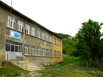 Okulumuz (Birzamanlar çevre köylerden öğrencileri olan okulumuz şimdi ‘BİRLEŞTİRİLMİŞ SINIFLI’)