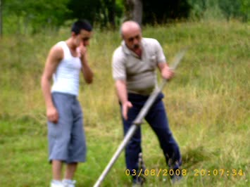 Atila ve Bahadir Erdem ayir bicerken